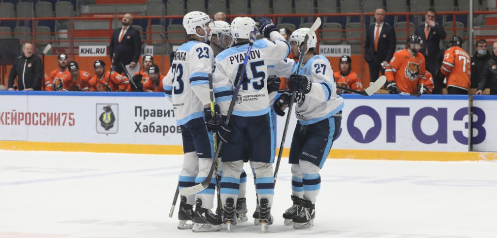 Концерт в Хабаровске: «Амур» спасся с 0:2, «Сибирь» выиграла серию бросков